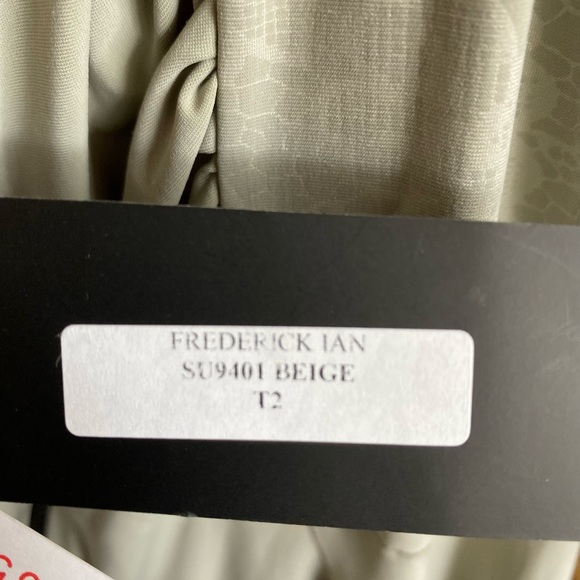 Sun Light Paris Sleeveless Beige Top New with Tags - Picture 5 of 5